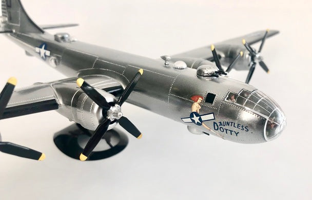 1/208 Boeing B-29 Superfortress with Swivel