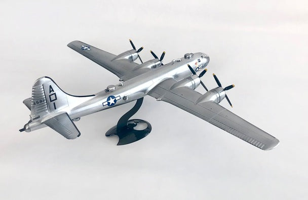 1/208 Boeing B-29 Superfortress with Swivel