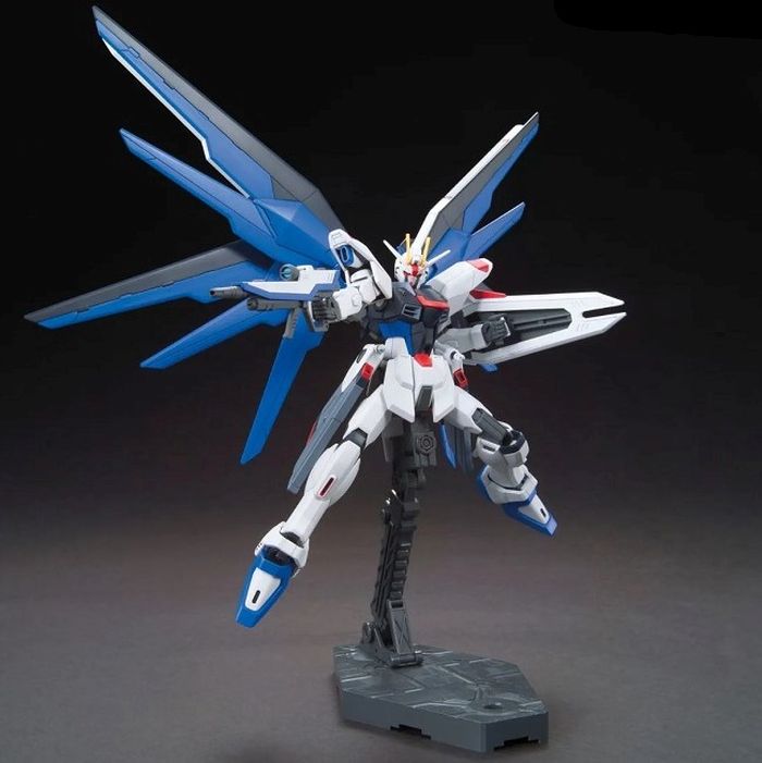 #192 Freedom Gundam  "Gundam SEED", Bandai HGCE