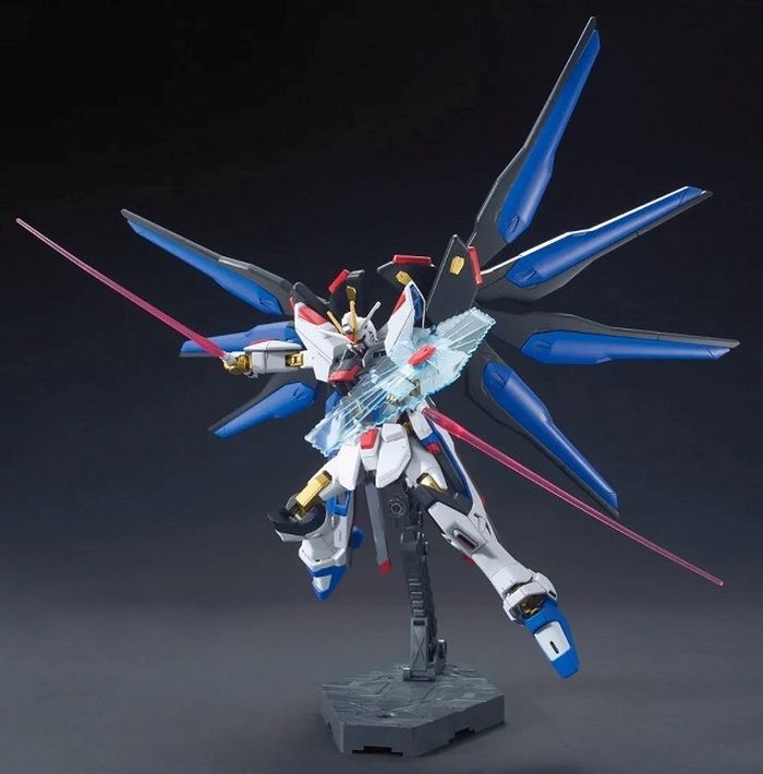 #201 Strike Freedom Gundam "Gundam SEED Destiny", Bandai