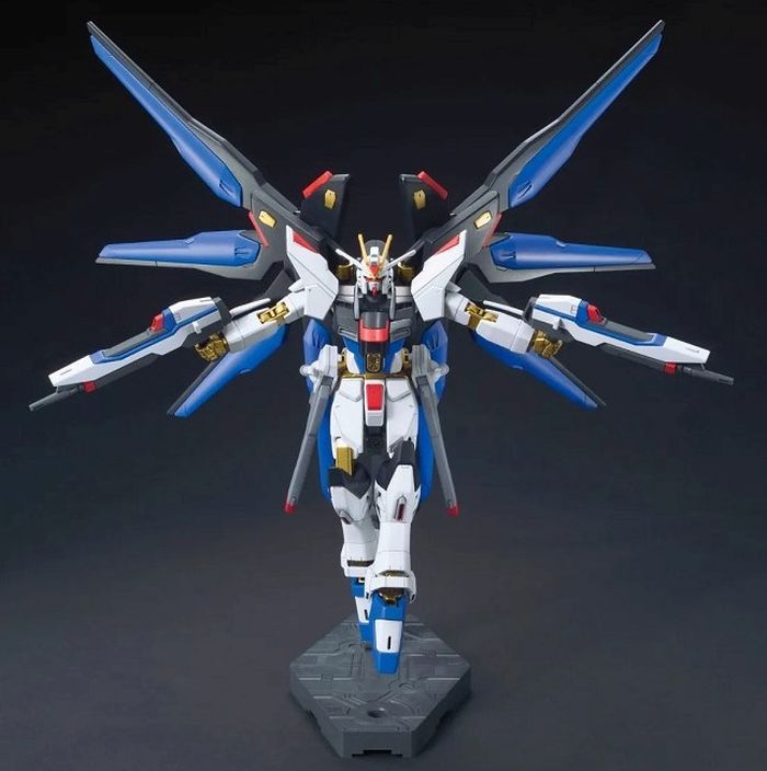 #201 Strike Freedom Gundam "Gundam SEED Destiny", Bandai