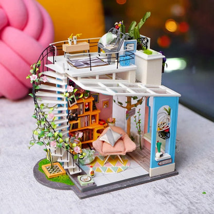 DIY House; Dora's Loft