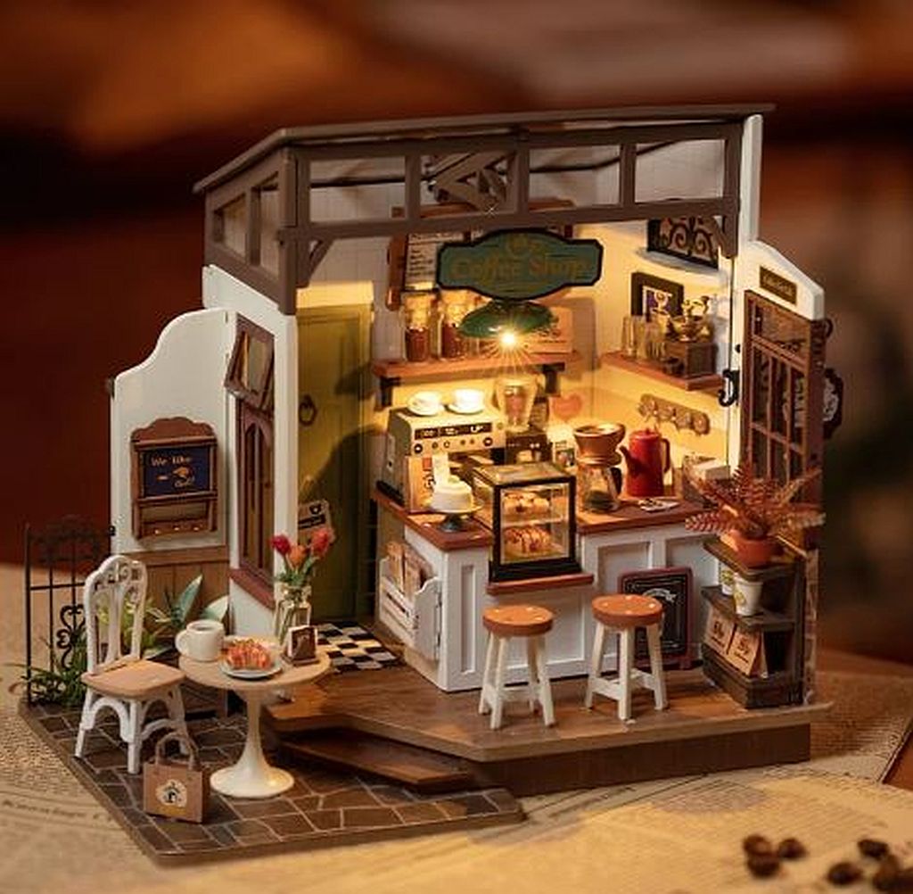 Rolife No.17 Cafe Miniature House kit