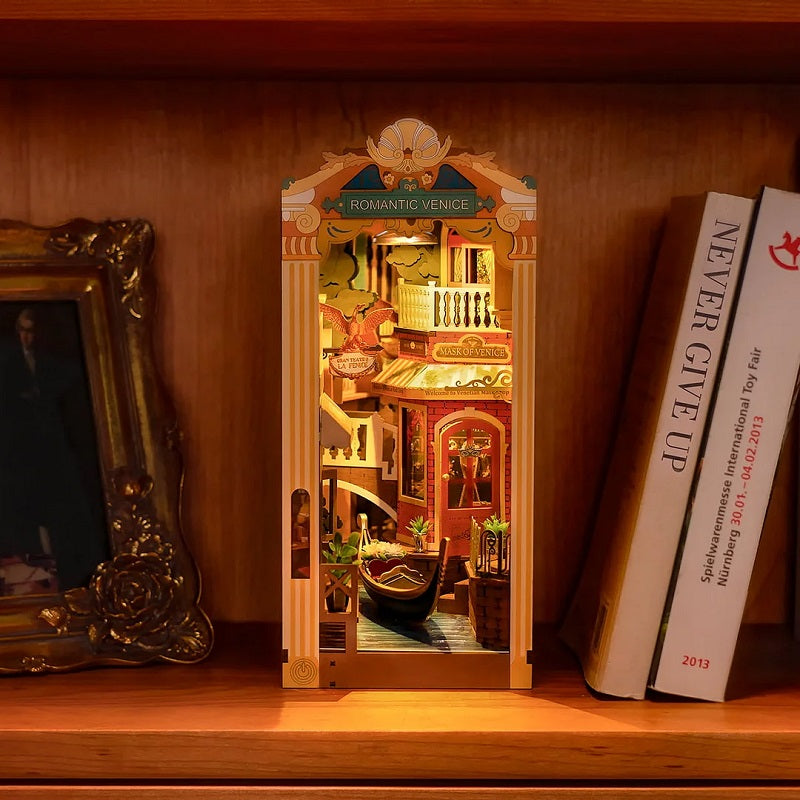 Romantic Venice Book Nook & Wonderland - Stories in Books