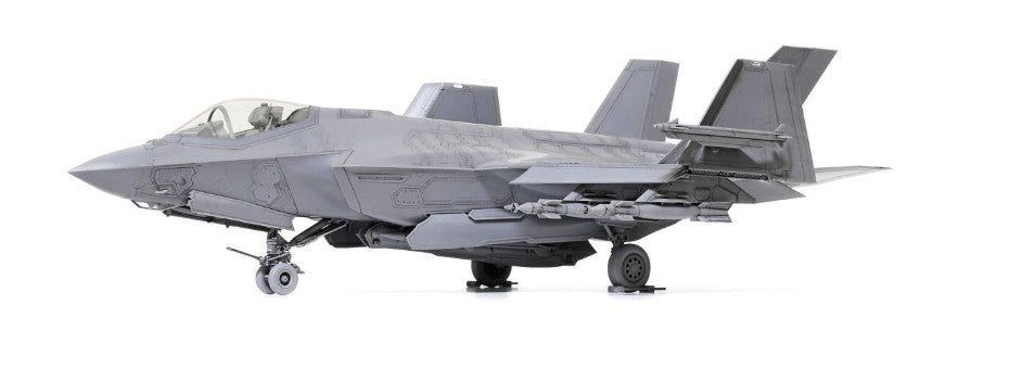 1/48 Lockheed Martin F-35 C Lightning II Plastic Model Kit